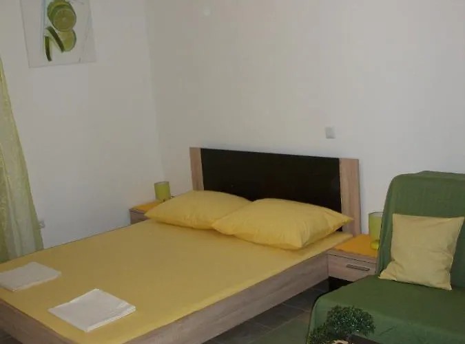 With A Parking Space - 11163 *